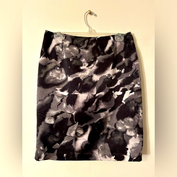 Jones New York Dresses & Skirts - Jones New York Contemporary Black & White Skirt. Cotton & Silk blend size 10